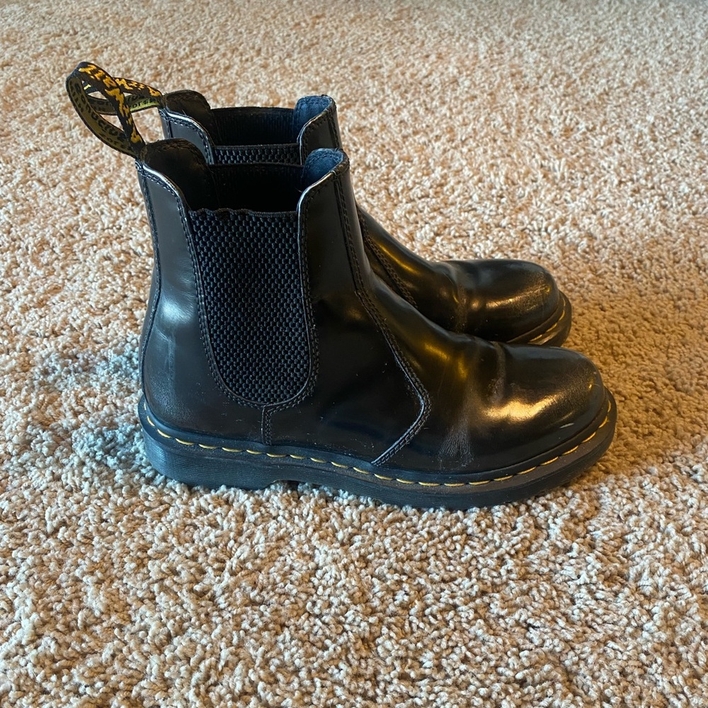 dr. marten chelsea boot